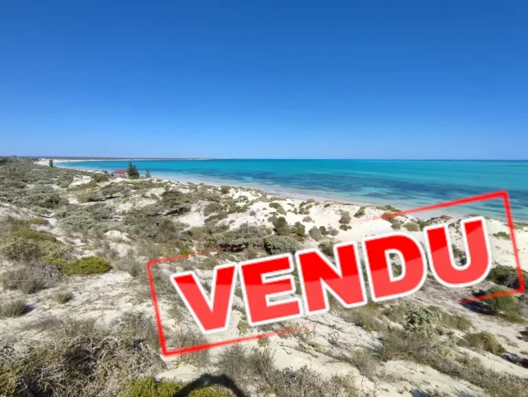 Lire la suite à propos de l’article Terrain bord de mer 120m de plage